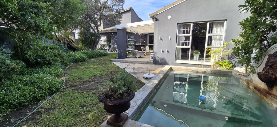 4 Bedroom Property for Sale in Waves Edge Western Cape
